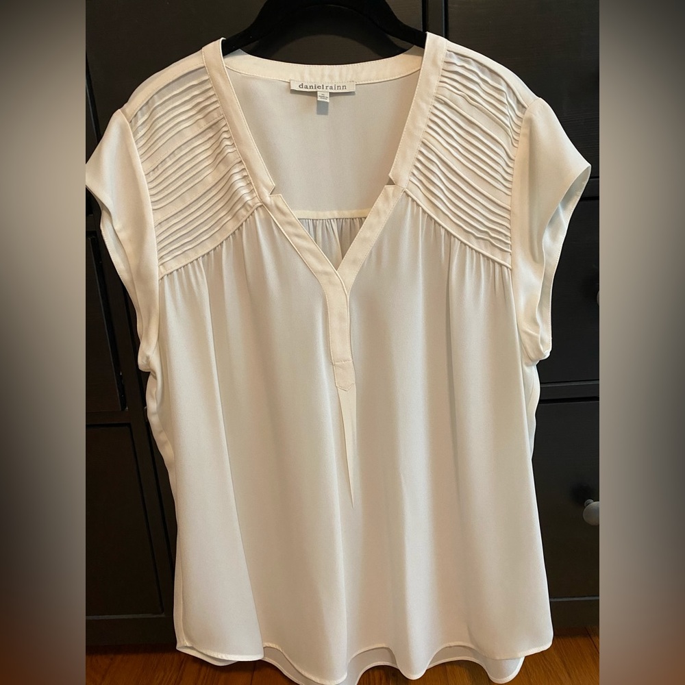Short sleeve cream blouse. Excellent condition, barely worn.
